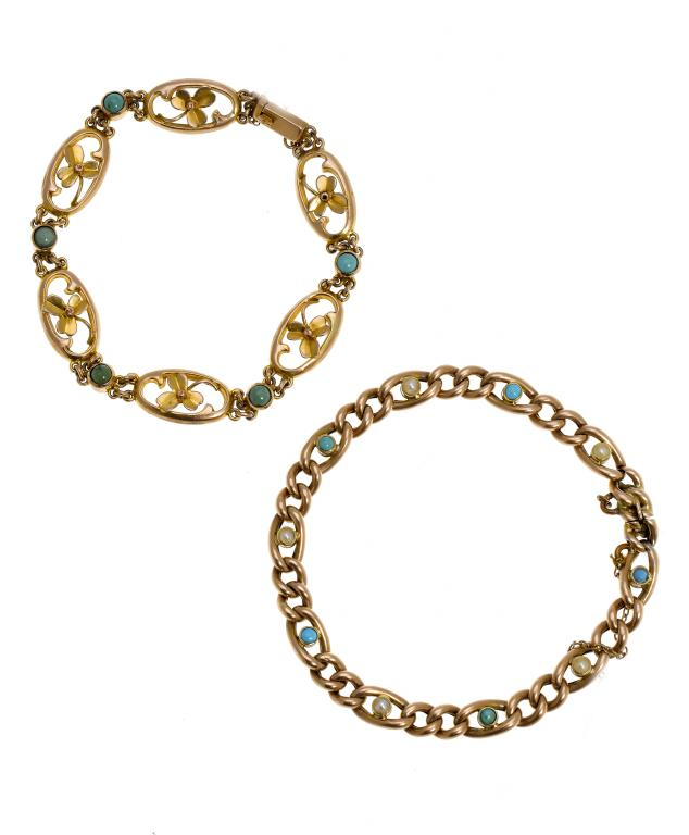 A GOLD CURB BRACELET with alternate turquoise and cultured pearl