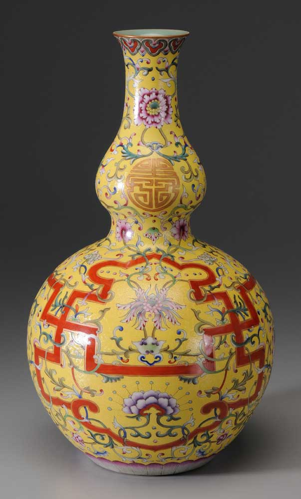 Double Gourd Porcelain Vase Chinese famille rose flowering vine entwined