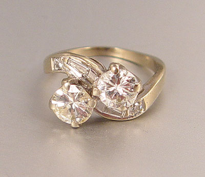 92 CTW DIAMOND RING 14K white gold ring with two