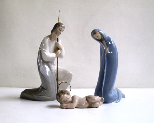 THREE PIECE LLADRO NATIVITY SET sculptor Fulgencio Garcia of soft