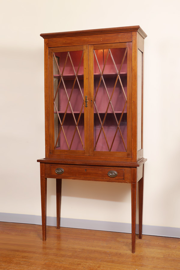 HEPPLEWHITE CHINA DISPLAY CABINET 2 part cabinet top with fretwork