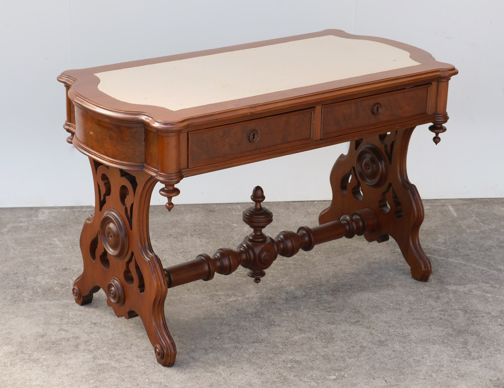 VICTORIAN WALNUT WRITING DESK Late 19th century felt inset shaped