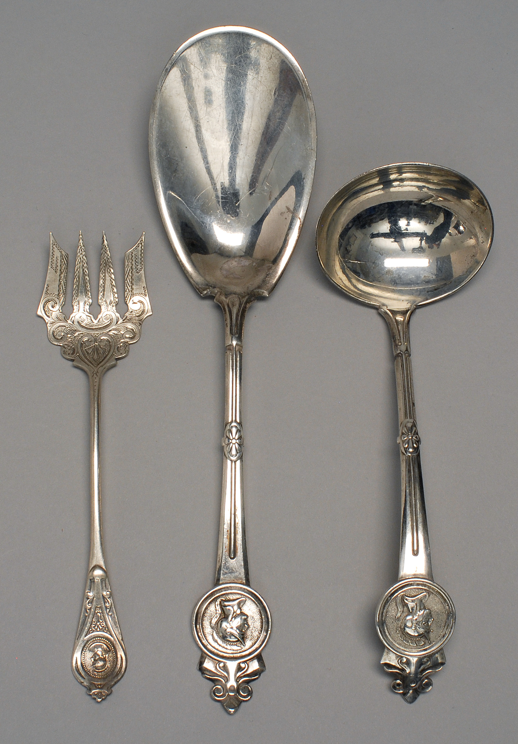 THREE PIECES OF AMERICAN MEDALLION PATTERN SILVER FLATWARE Two Gorham