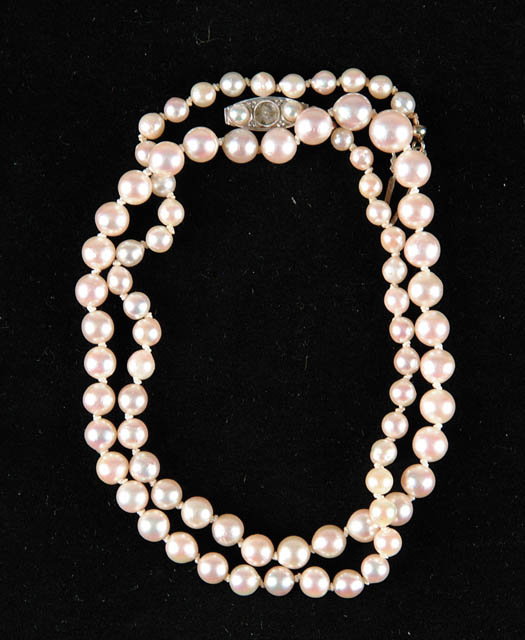 GRADUATED PEARL NECKLACE 18k white gold clasp marked Italy SIZE