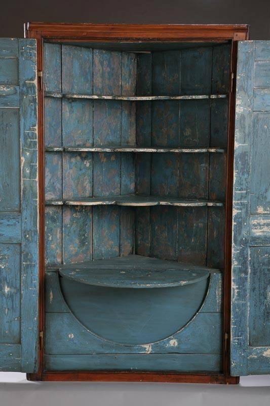 CORNER CUPBOARD Probably New England late 18th early 19th century