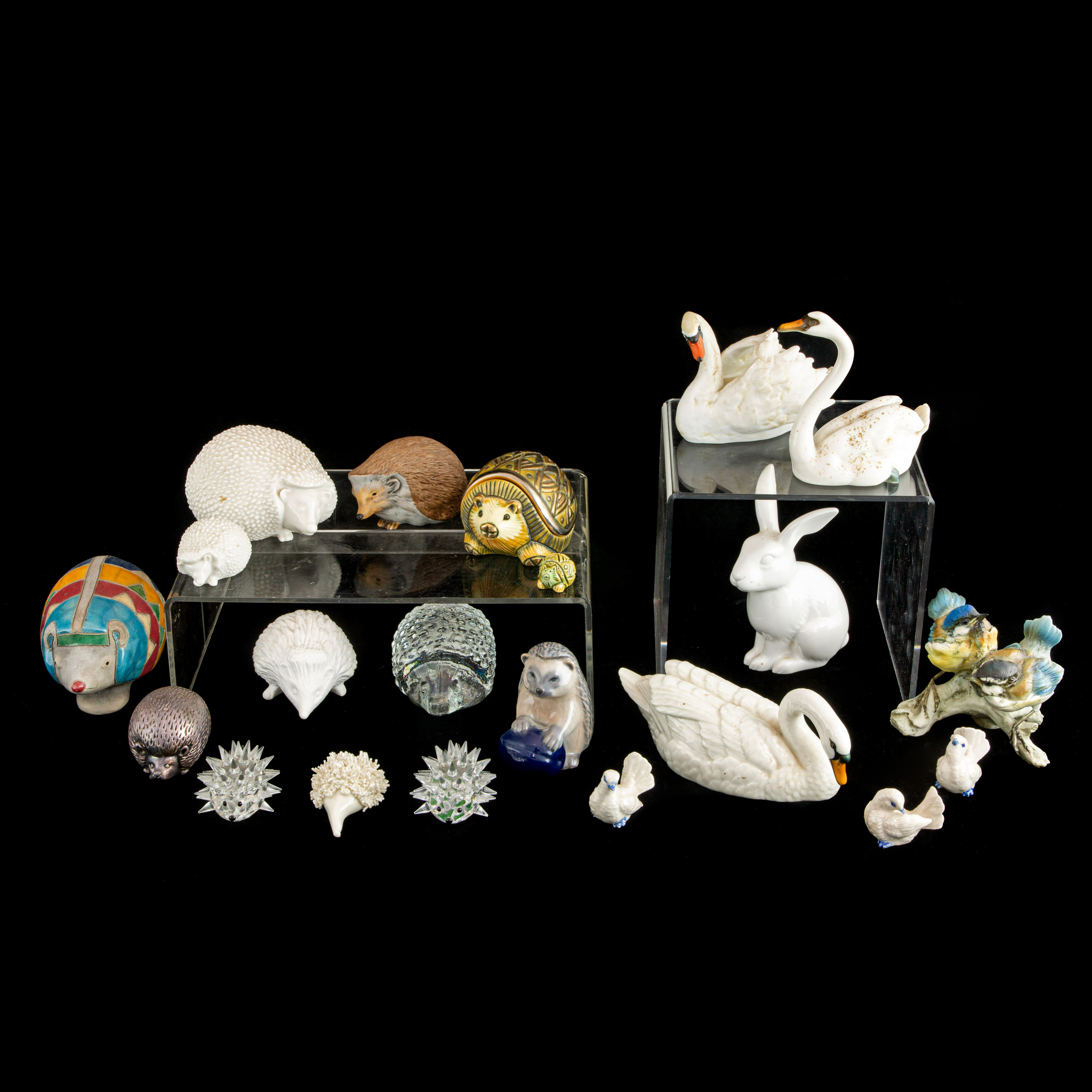 LOT OF 21 COLLECTION OF CERAMIC AND GLASS ANIMALS Lot