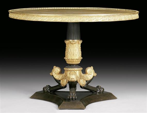 ROUND SALON TABLE AUX PATTES DE LIONS Empire Paris circa