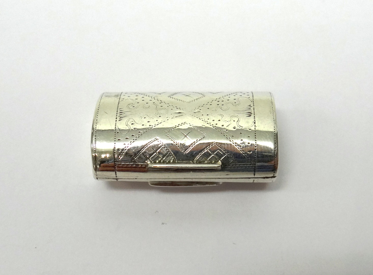 A George III silver vinaigrette of curved rectangular form with