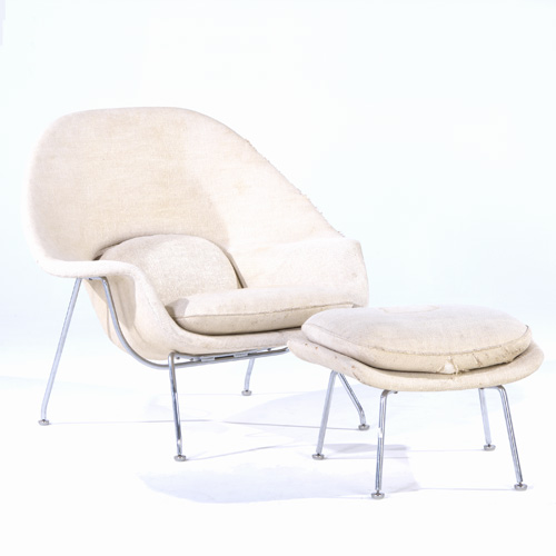 EERO SAARINEN KNOLL Early Womb chair and ottoman upholstered in