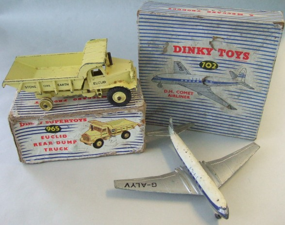 A Dinky toys 702 D H comet airliner boxed and