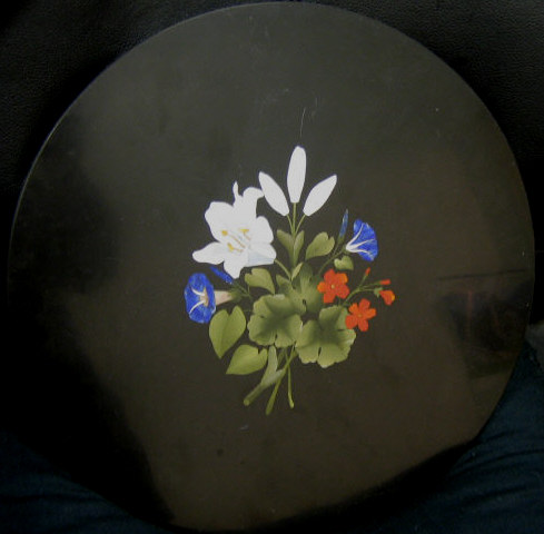 BAZZANTI PIETRA DURA CIRCULAR PLAQUE Showing an arrangement of colorful