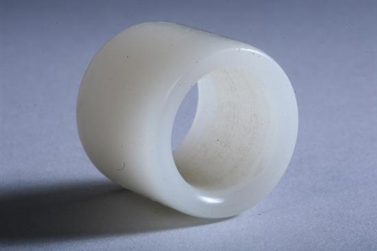 CHINESE WHITE JADE ARCHER RING 1 1 8 in long