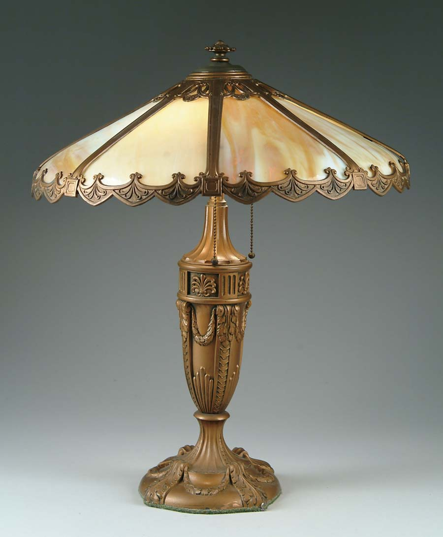 BENT PANEL TABLE LAMP Very nice eight panel table lamp