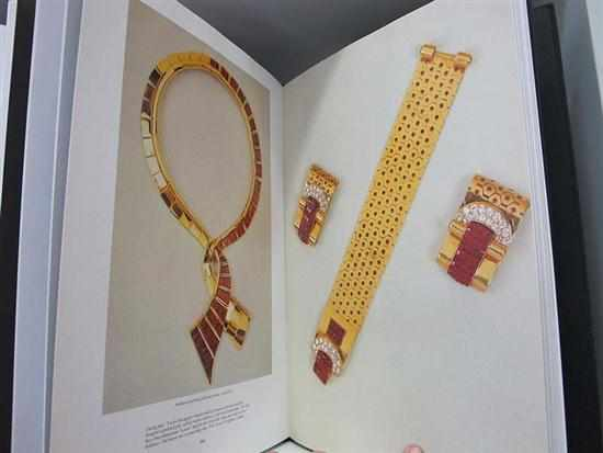 VAN CLEEF ARPELS 1987 CLOTH BOUND
