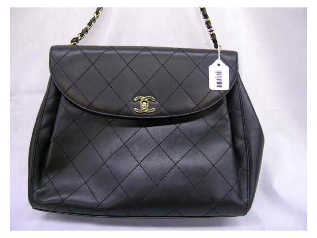 Chanel handbag quilted black leather with toggle clasp with flap