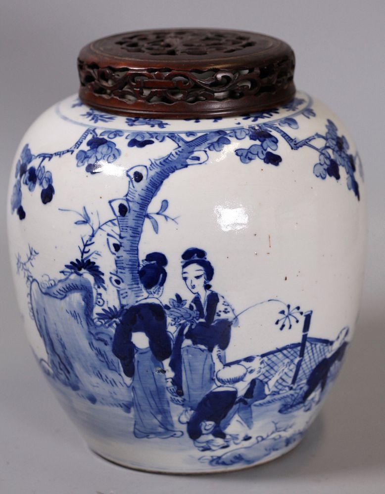 Chinese porcelain cover jar possibly 19th c blue white porcelain