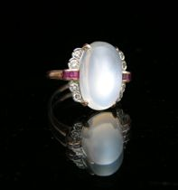 Ladies Art Deco Moonstone Ring 1940 s Beautiful fashion ring