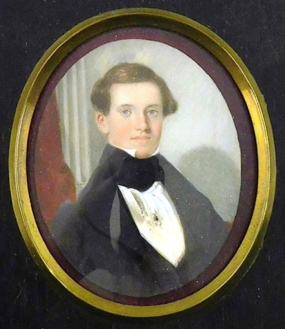 MINIATURE Young man oval support red drape and column to