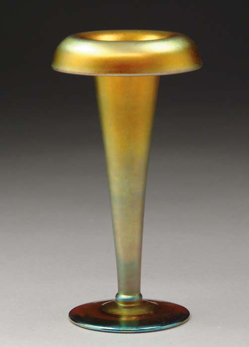 STEUBEN GOLD AURENE VASE Lovely little vase has rich gold