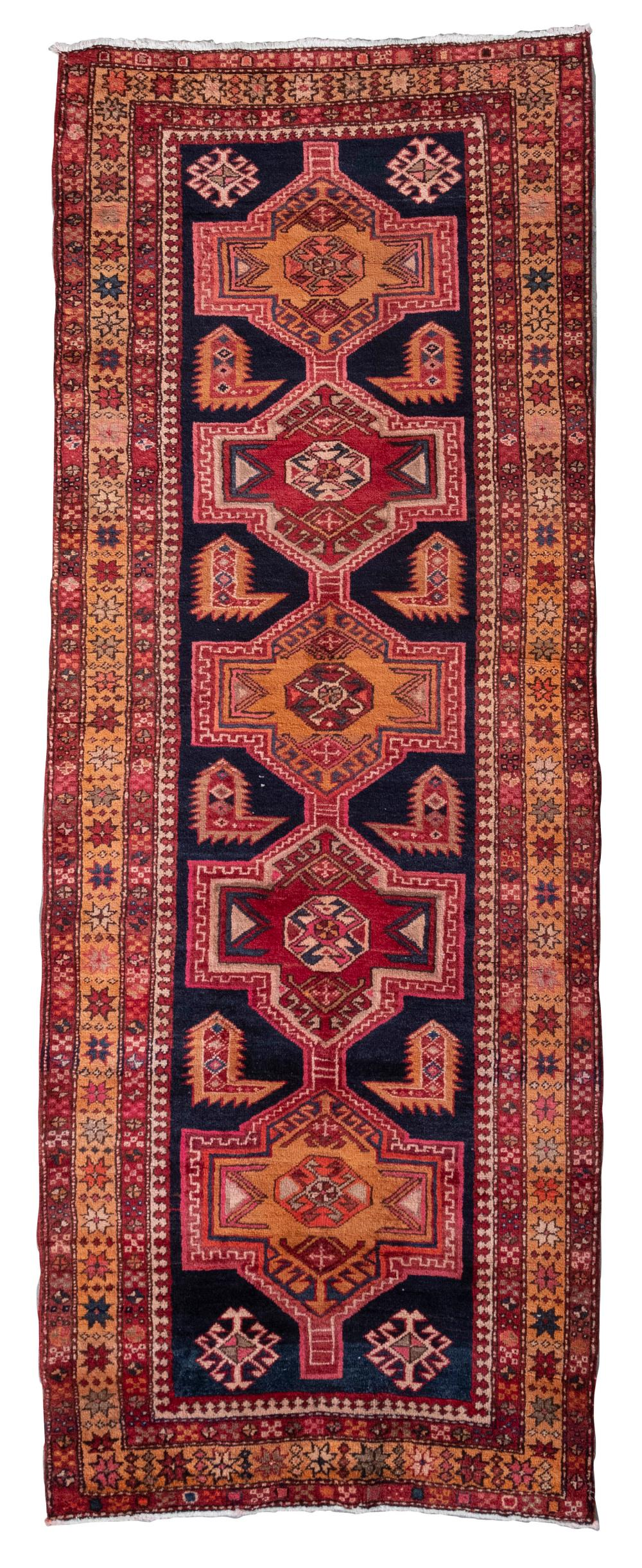 NORTHWEST PERSIAN RUG 3 7 X 9 4 LATE 20TH