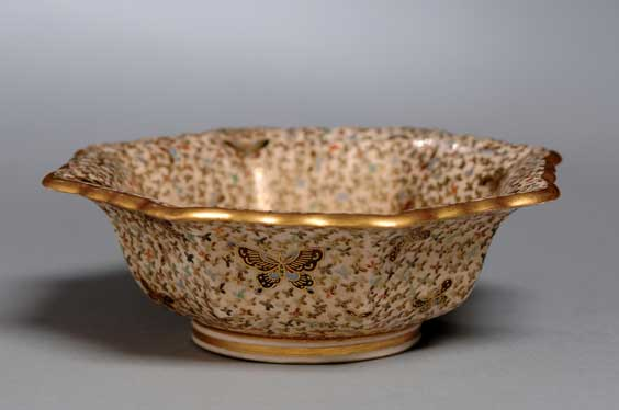 FINE SATSUMA BOWL Elaborately detailed Japanese Satsuma bowl octagonal form