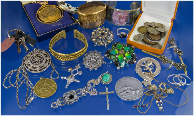 Quantity of Costume Jewellery To include a small quantity of
