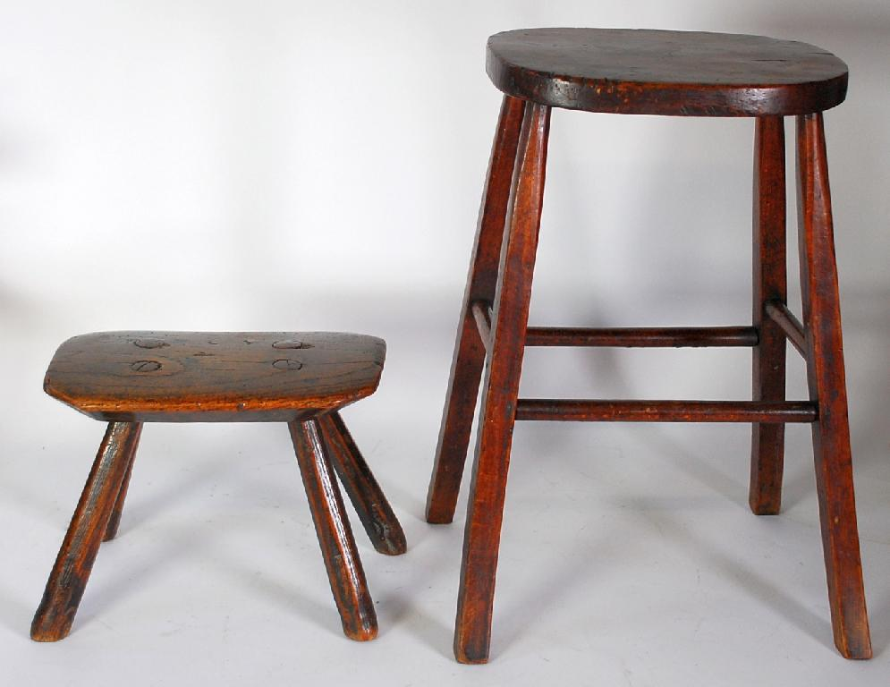 EARLY NINETEENTH CENTURY SMALL ELM MILKING STOOL on four chamferred