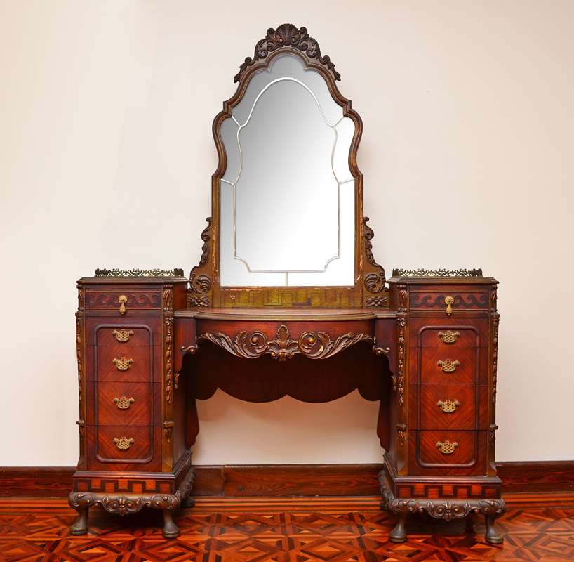 ORNATE 1920 S VANITY WITH MIRROR Carved and shaped central