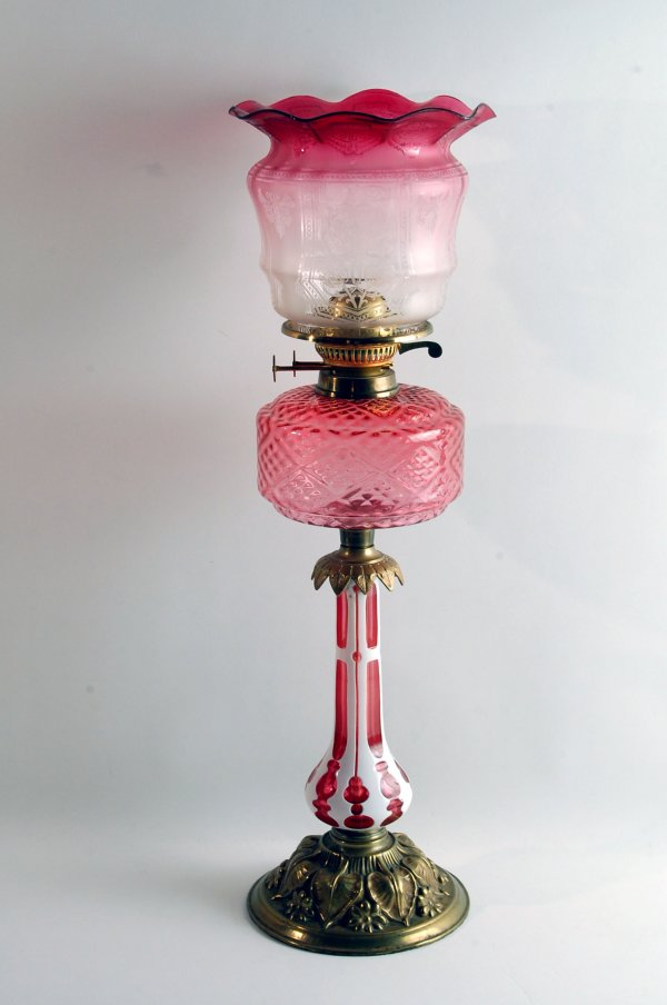 Banquet lamp having white and cranberry cut to clear body