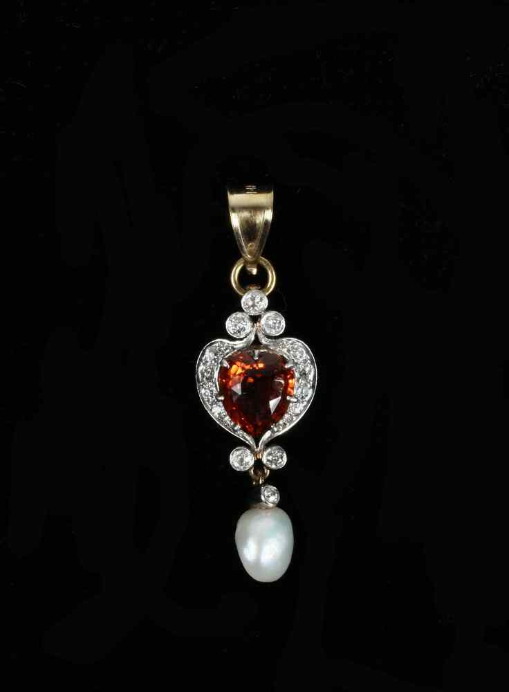 LAVALIER Edwardian lavalier set with a heart shaped hessonite garnet