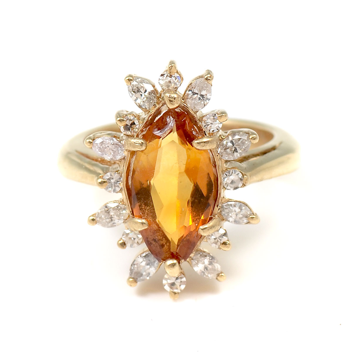 STRIKING 14K CITRINE DIAMOND RING 14K yellow gold ring contains
