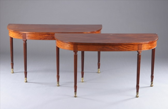 REGENCY MAHOGANY OVOID DINING TABLE 19TH CENTURY with coordinating leaf