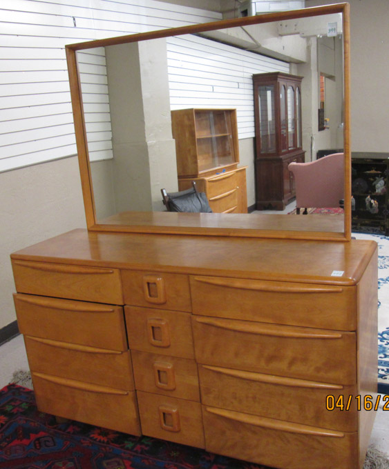 MID CENTURY MODERN MAPLE TRIPLE DRESSER WITH MIRROR Heywood Wakefield