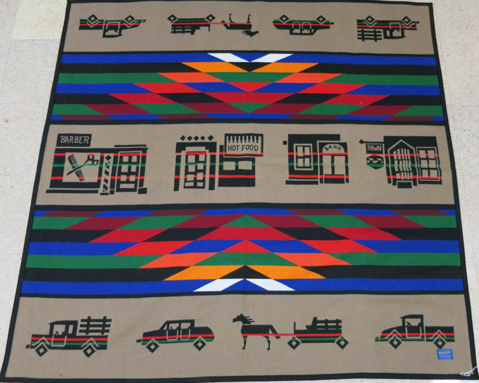 PENDLETON WOOLEN MILL THROW BLANKET with two pictorial borders top