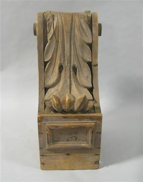 CARVED WOODEN CORBEL The finely carved bracket with a large