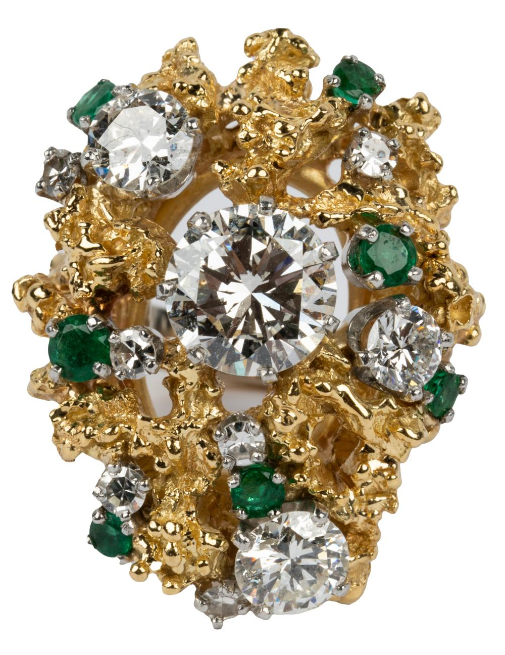 18 KARAT YELLOW GOLD DIAMOND EMERALD CLUSTER RINGcentering one round