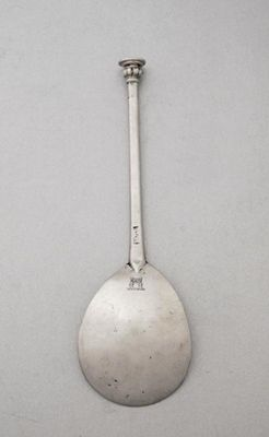 Unascribed An Elizabeth I spoon with a squat fluted seal