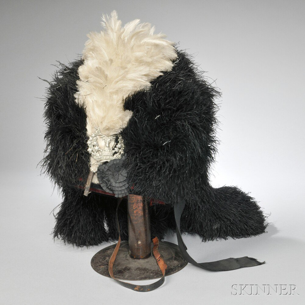Scottish Highland Regiment Feathered Bonnet with Bydand guard badge for
