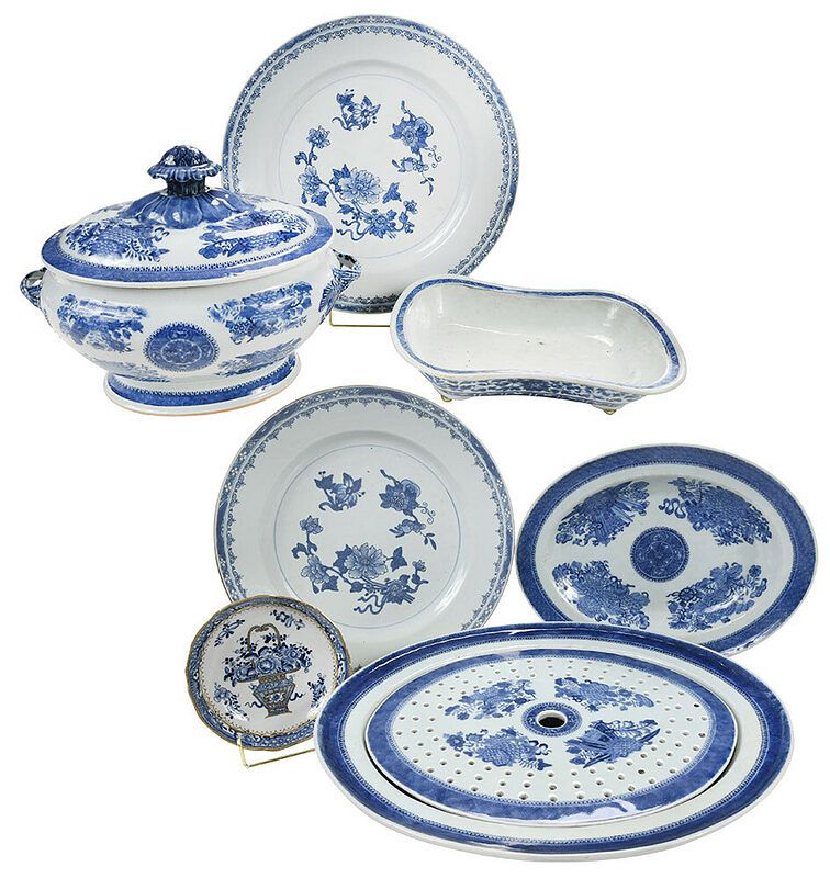 Seven Pieces Blue and White Chinese Export 18th 19th century