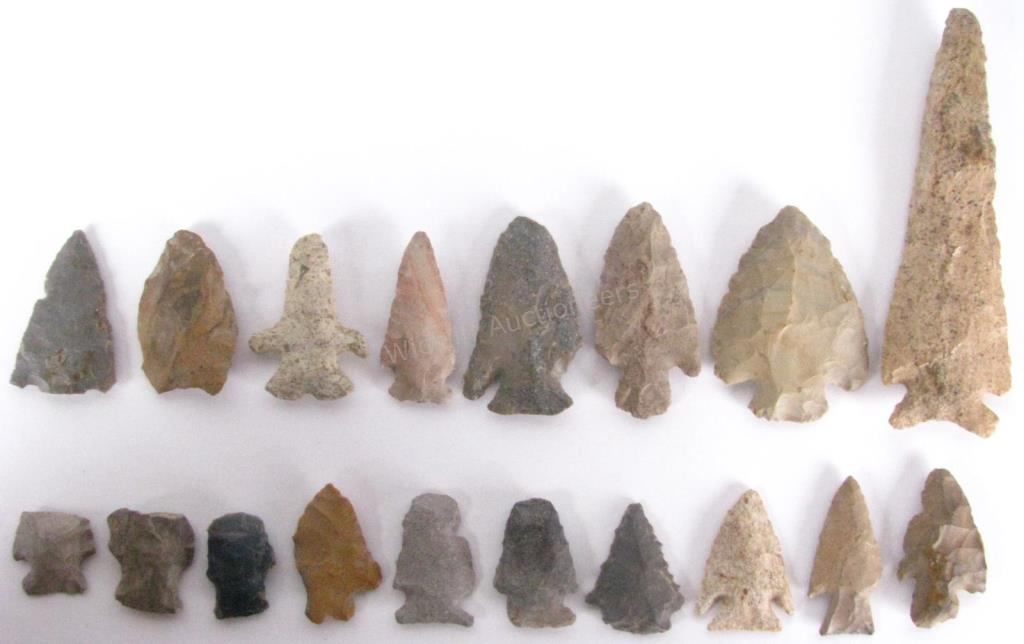 Collection of Indiana Arrowheads and Scrapers found in a cave