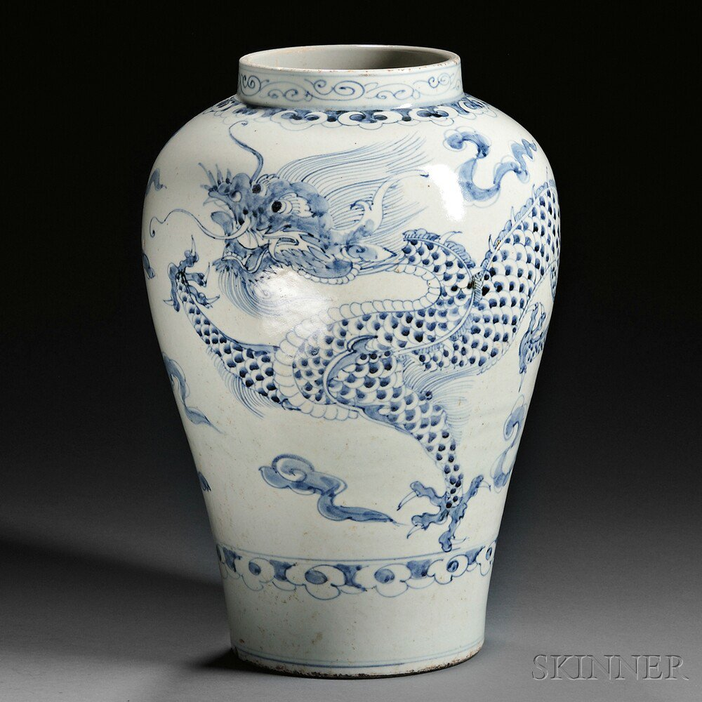 Blue and White Dragon Jar Korea S shape body with