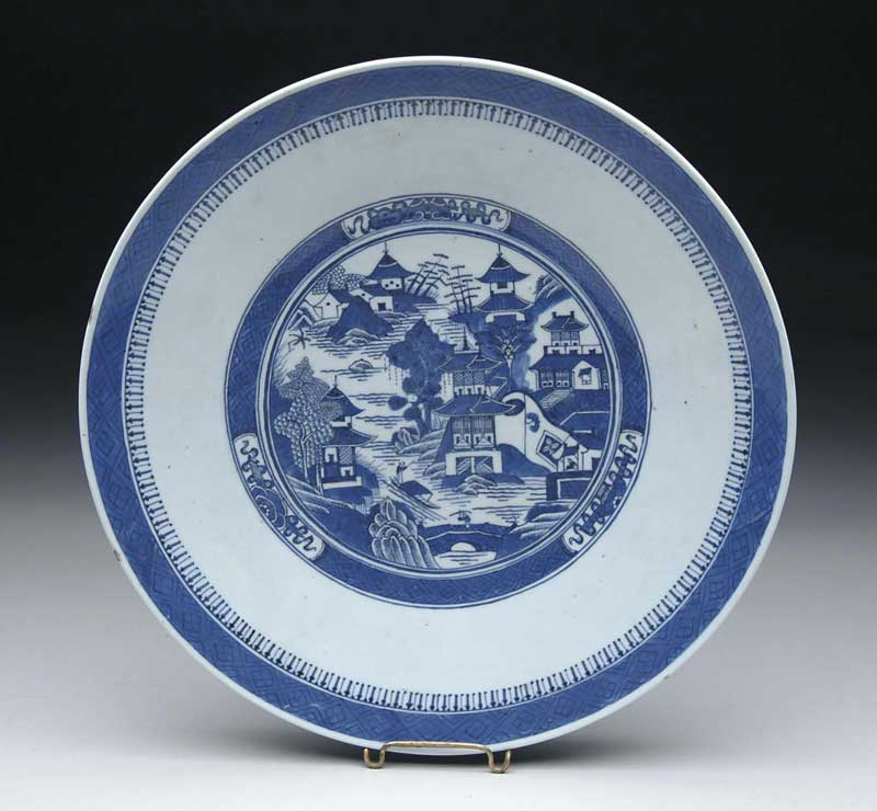 BLUE AND WHITE CANTON CHARGER Footed shallow bowl has decoration