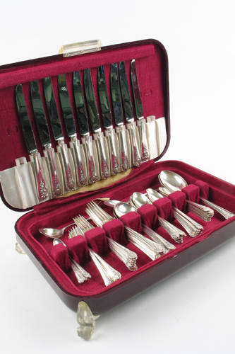 SEVENTY FIVE PIECE TOWLE STERLING SILVER FLATWARE SET Royal Windsor