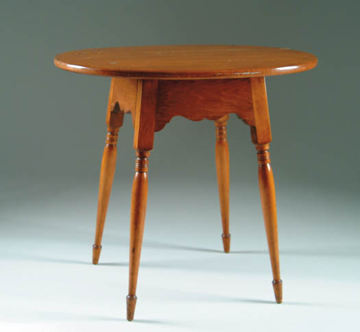 REPRODUCTION QUEEN ANNE OVAL TAVERN TABLE Shaped skirt splayed legs