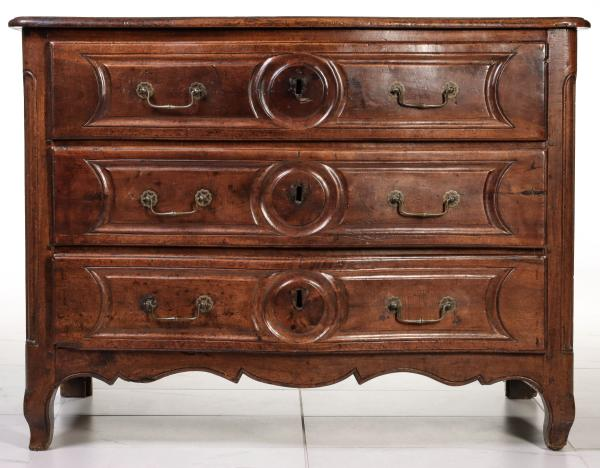 A FINE LOUIS XV PERIOD THREE DRAWER COMMODE C 1750The