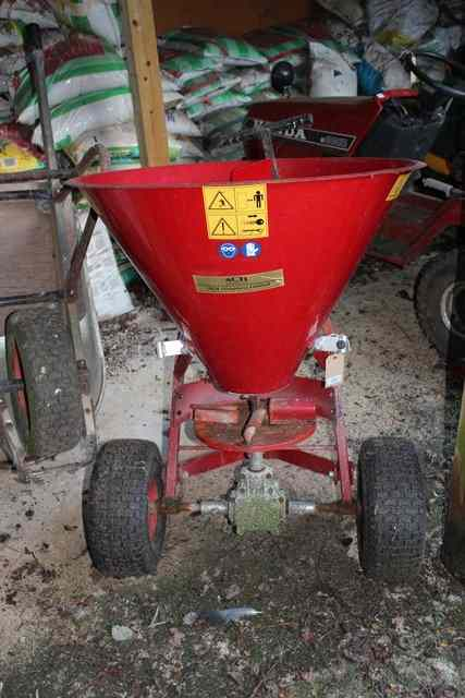 AN SCH SUPPLIES LTD RED PAINTED SEED OR FERTILISER SPREADER