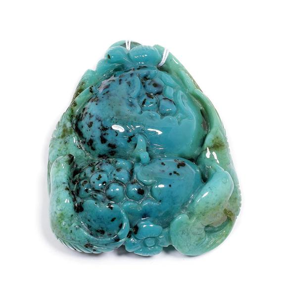 CHRYSOCOLLA PENDANT Attractive pendant of a fine chrysocolla in relief