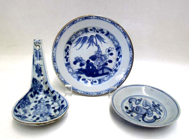 CHINESE BLUE AND WHITE PORCELAIN DISHES AND SPOON Qing Dynasty
