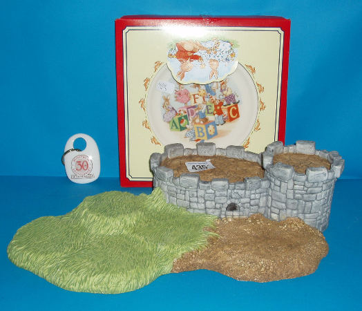 Robin Hood Collection Display Base Bunnykins Boxed Plate Bunnykins 30th
