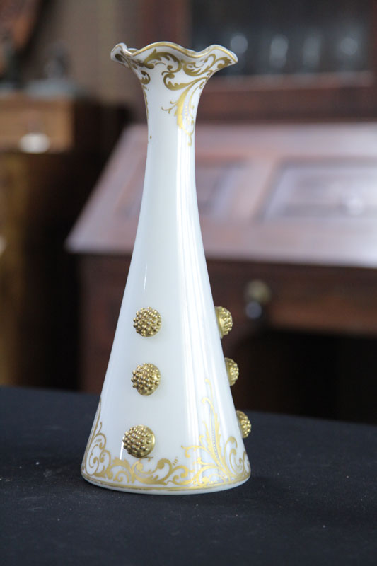 MT WASHINGTON VASE Shiny Albertine vase of tapered form with